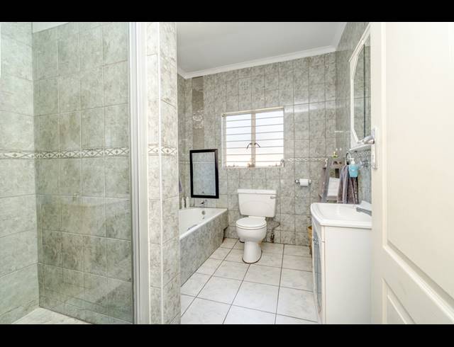 5 BEDROOM HOUSE FOR SALE IN FONTAINEBLEAU